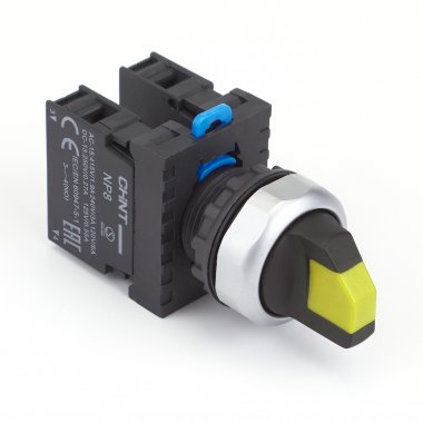 Фотография товара 'CHINT 667721 Переключатель без подсветки NP8-20X/215, 2 положения фиксацией, желт., 2НО, IP65 (R)'