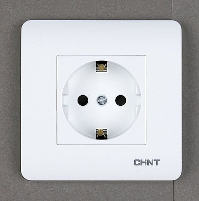 Фотография товара 'CHINT Розетка с заземляющим контактом 16А 250В NEW3 (CHINT) 715389'